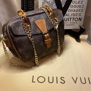 Louis Vuitton cross body shoulder bag